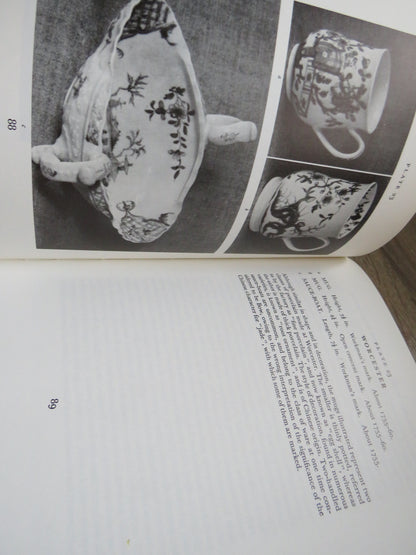 English Blue and White Porcelain of the 18th Century By Stanley W. Fisher 1989 book image 5