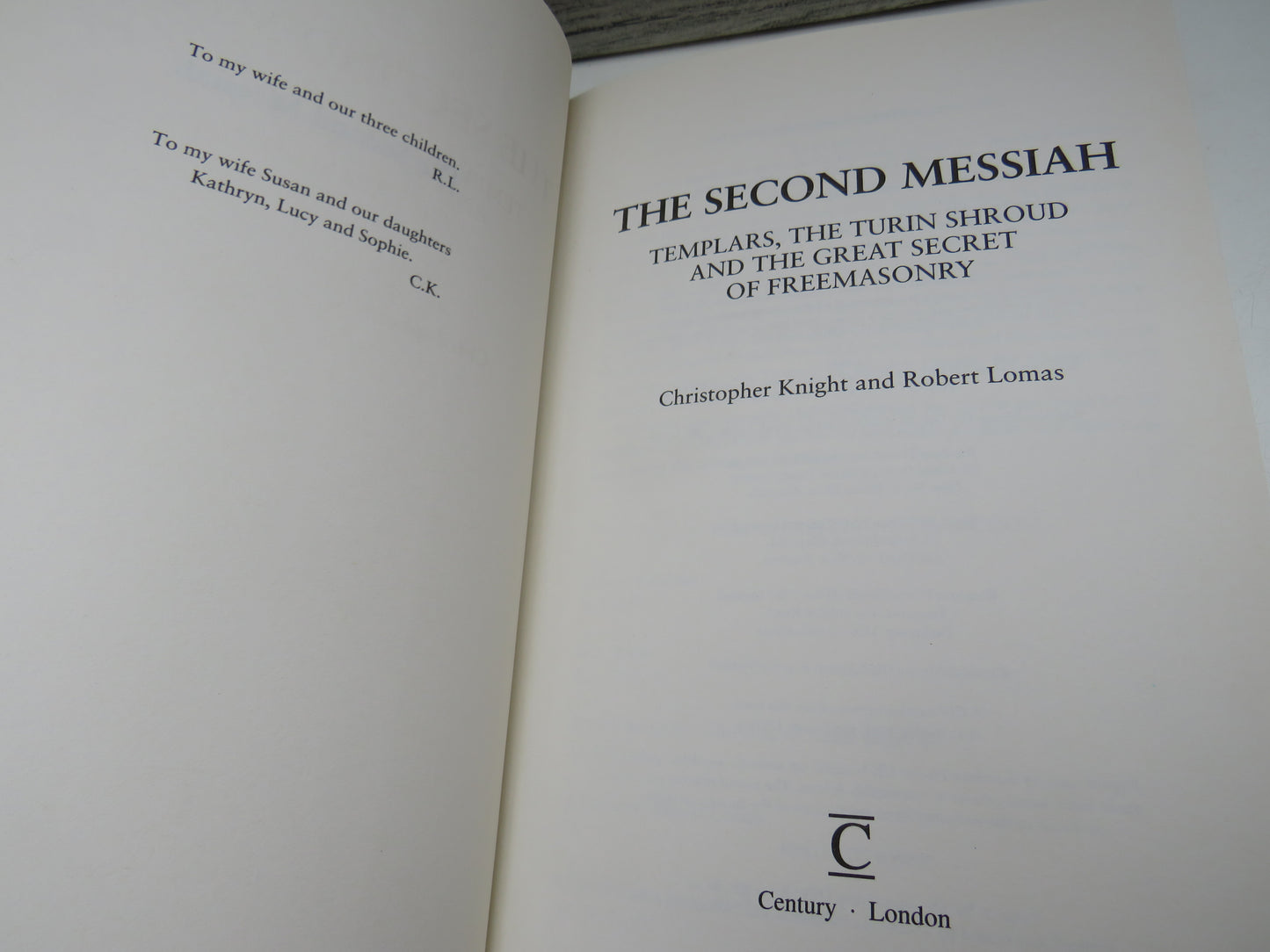 The Second Messiah Templars, The Turin Shroud and the Great Secret of Freemasonry By Christopher Knight and Robert Lomas 1997