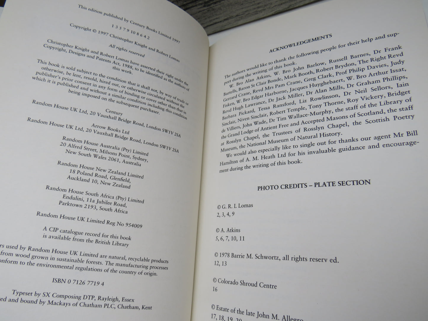The Second Messiah Templars, The Turin Shroud and the Great Secret of Freemasonry By Christopher Knight and Robert Lomas 1997