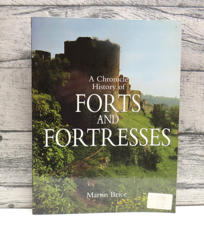 A Chronicle History of Forts and Fortresses By Martin Brice 2005