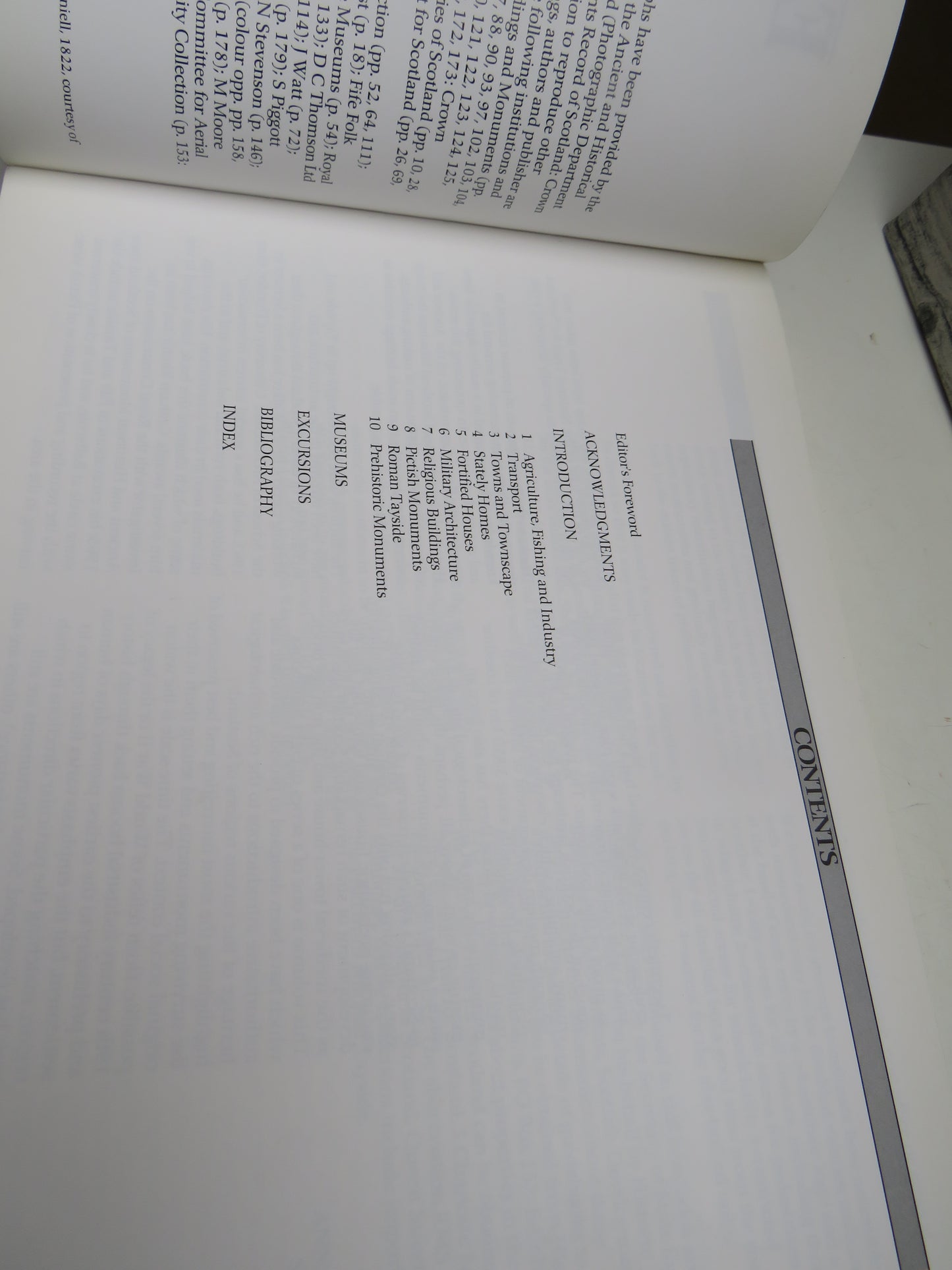 Exploring Scotland's Heritage Fife and Tayside By Bruce Walker and Graham Ritchie 1987