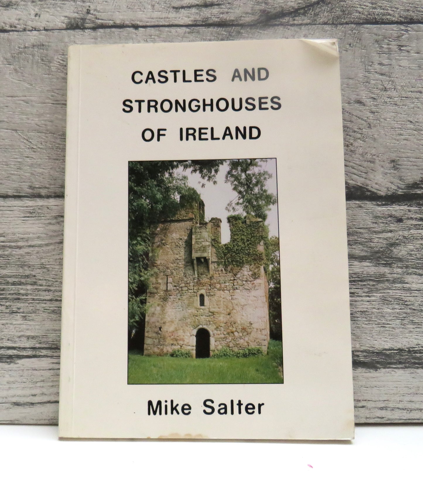 Castles and Stronghouses of Ireland By Mike Salter 1993
