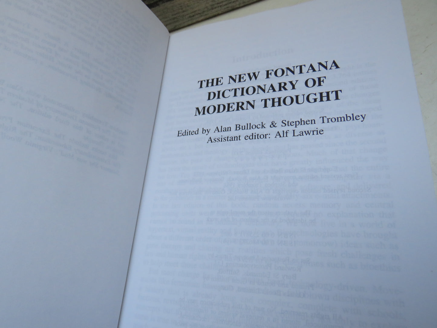 The New Fontana Dictionary of Modern Thought Edited by Alan Bullock & Stephen Trombley 2000 (Modern Reference) book 4