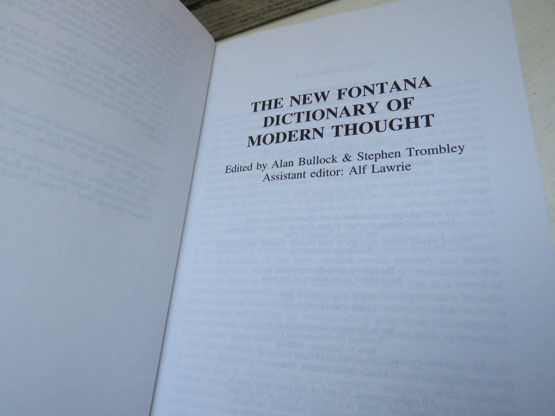 The New Fontana Dictionary of Modern Thought Edited by Alan Bullock & Stephen Trombley 2000 (Modern Reference) book 4