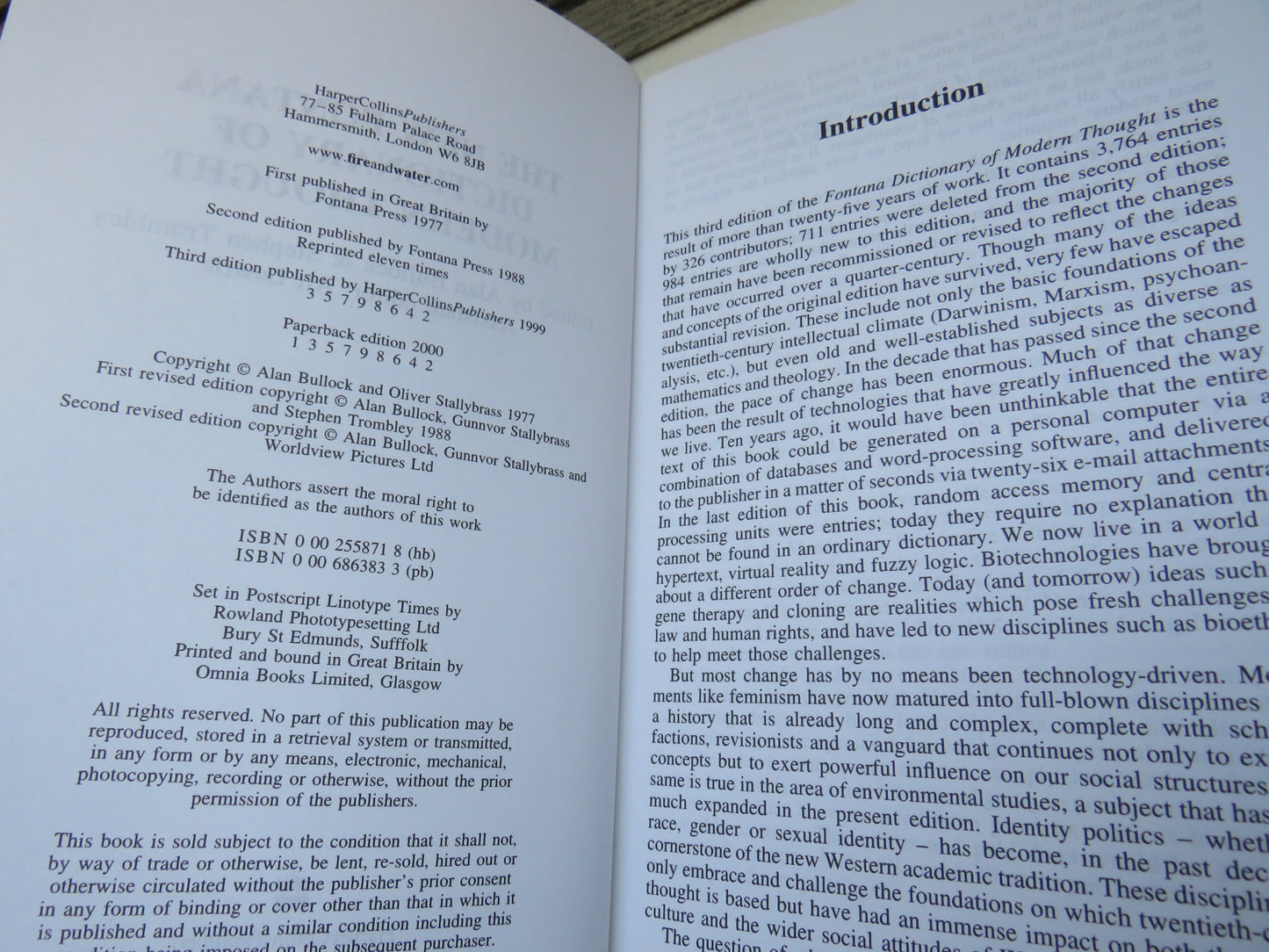 The New Fontana Dictionary of Modern Thought Edited by Alan Bullock & Stephen Trombley 2000 (Modern Reference) book 5