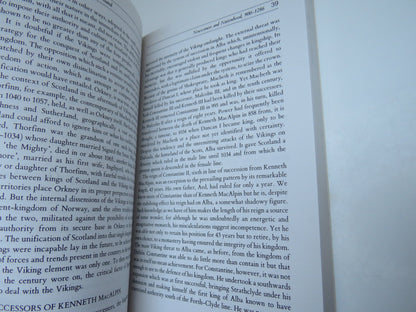 A Traveller's History of Scotland by Andrew Fishers, 1997 book image 5