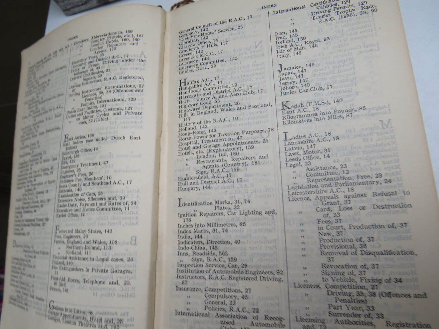 Royal Automobile Club Guide and Handbook 1939-40