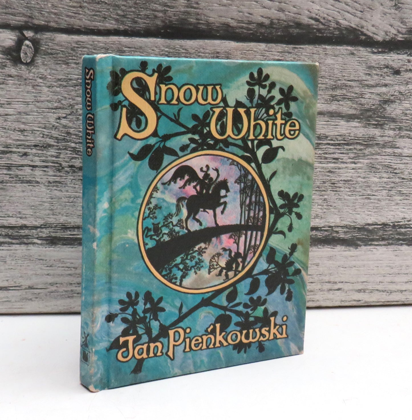 Snow White From The Brothers Grimm With Pictures By Jan Pienkowski Small Book