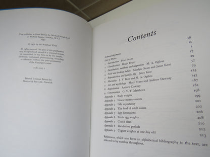 The Swans By Peter Scott and The Wildfowl Trust 1972 book image 4