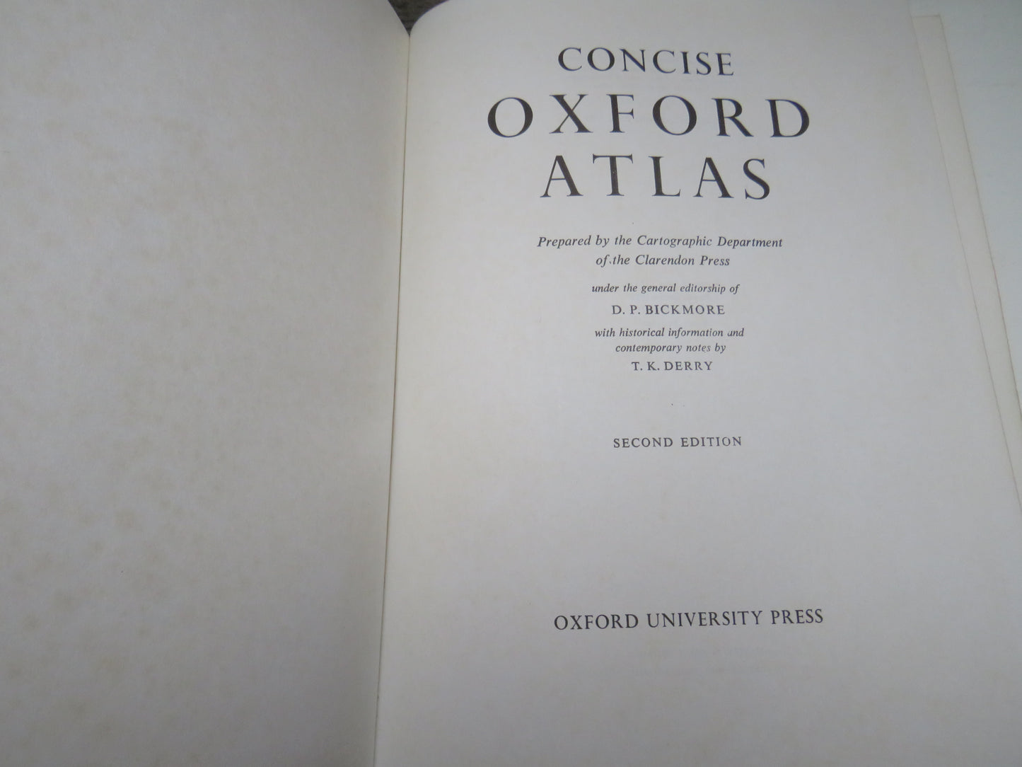 Concise Oxford Atlas Prepared By The Cartographic Department of the Clarendon Press 1966 book image 3