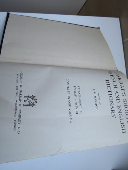 Harrap's Shorter French and English Dictionary Edited By J.E. Mansion book image 4