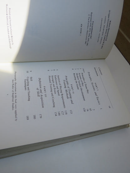 The F.A. Guide To Training and Coaching By Allen Wade 1981 book image 4