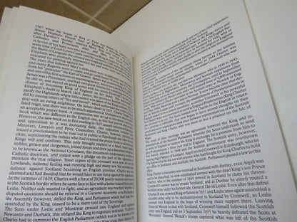A-Z of Scottish Castles, a Traveller's Guide by Brian Wakefield book image 7