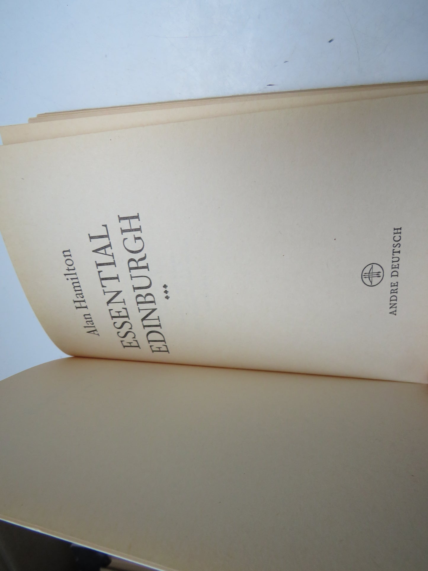 Essential Edinburgh by Alan Hamilton 1978