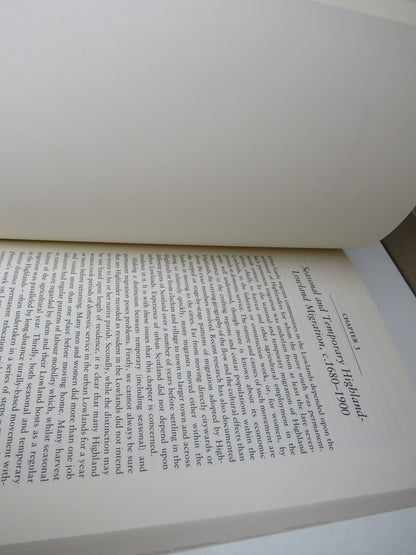 Urban Highlanders Highland-Lowland Migration and Urban Gaelic Culture, 1700-1900 by Charles W J With book image 5