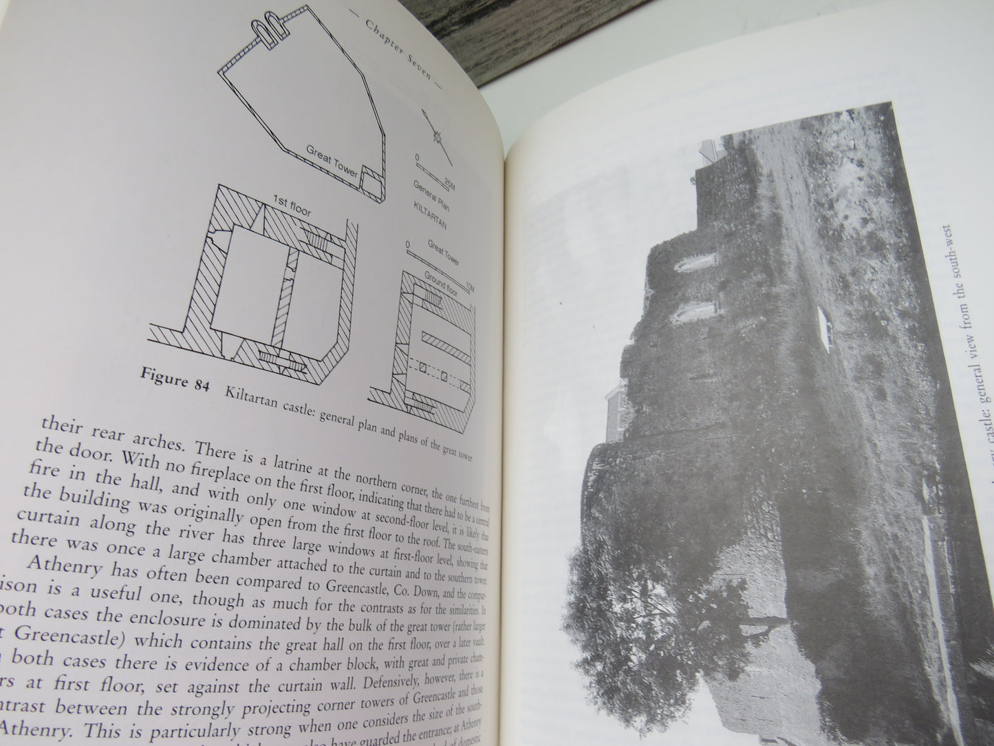 Castles In Ireland Feudal Power In a Gaelic World By Tom McNeil 1997