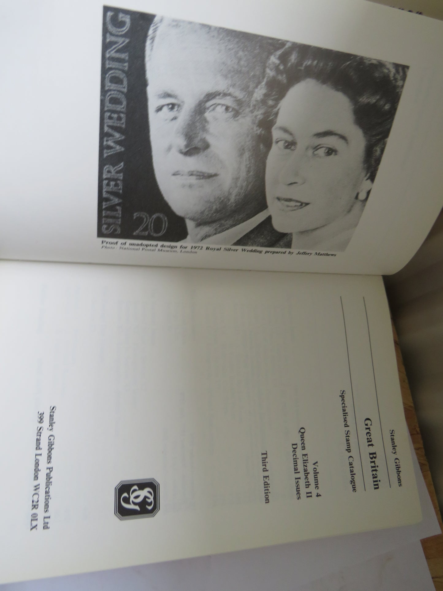 Stanley Gibbons Great Britain Specialised Stamp Catalogue Volume 4 Queen Elizabeth II Decimal Issues 3rd Edition