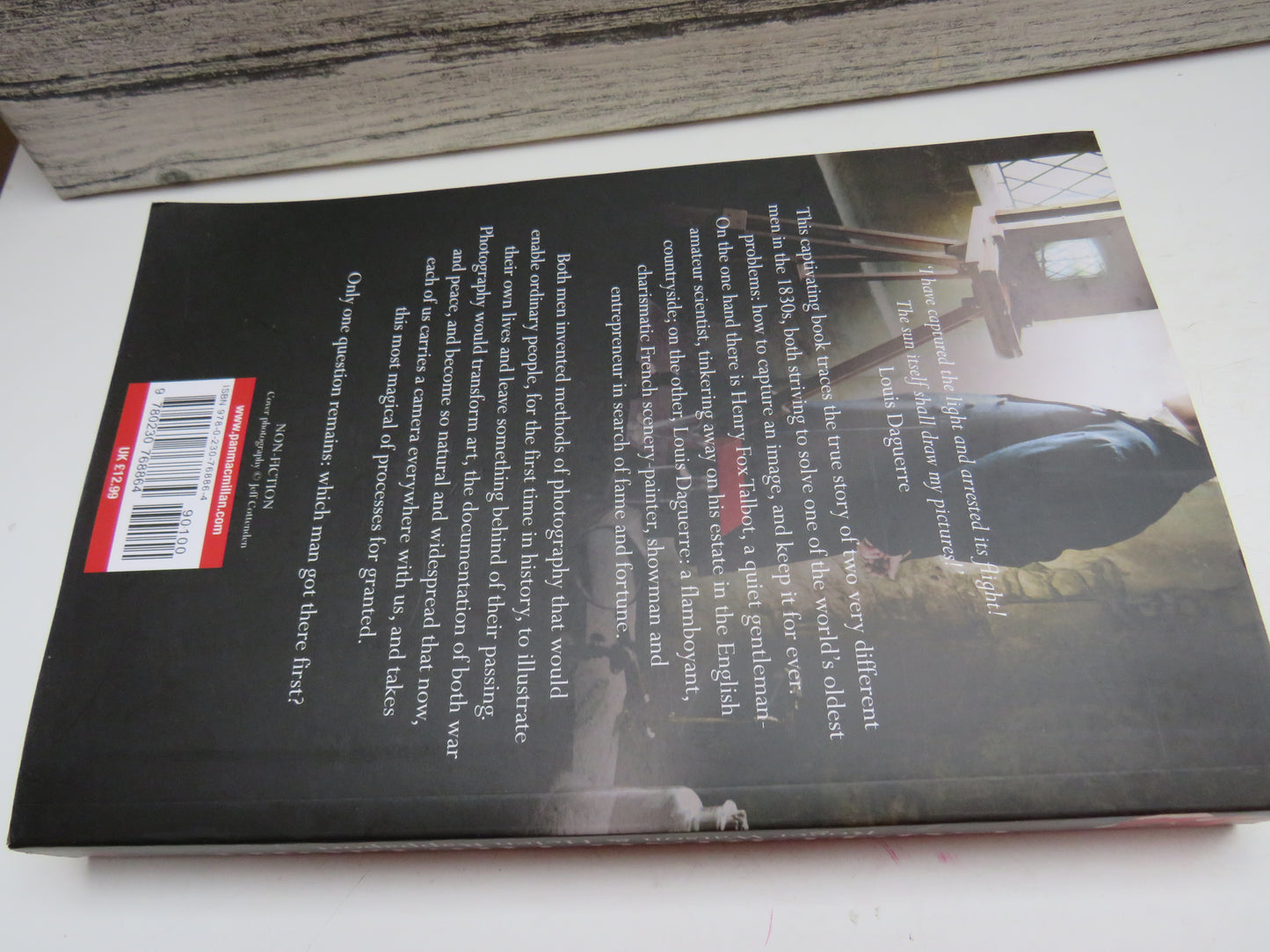 Capturing The Light By Roger Watson and Helen Rappaport 2013