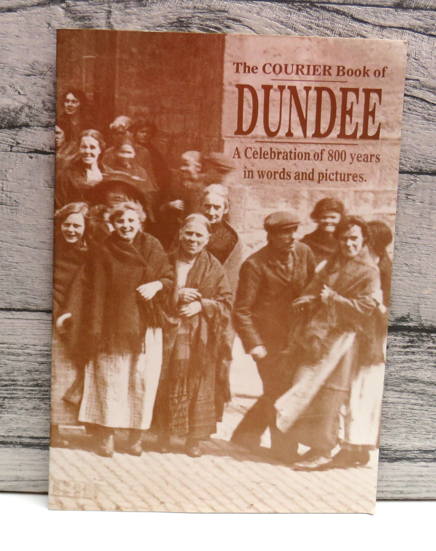 The Courier Book of Dundee A Celebration of 800 Years In Words and Pictures 1990
