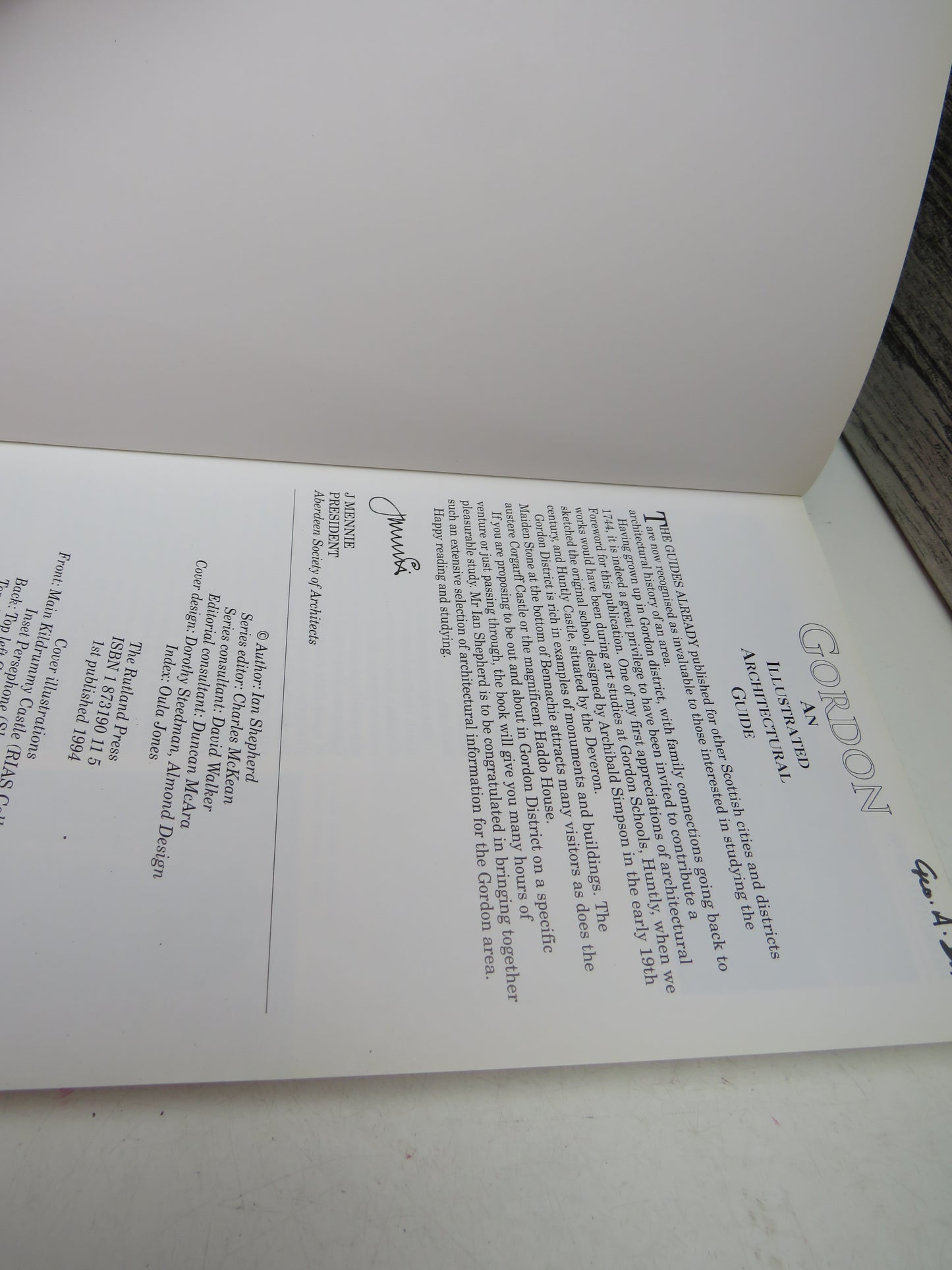 Gordon An Illustrated Architectural Guide 1994