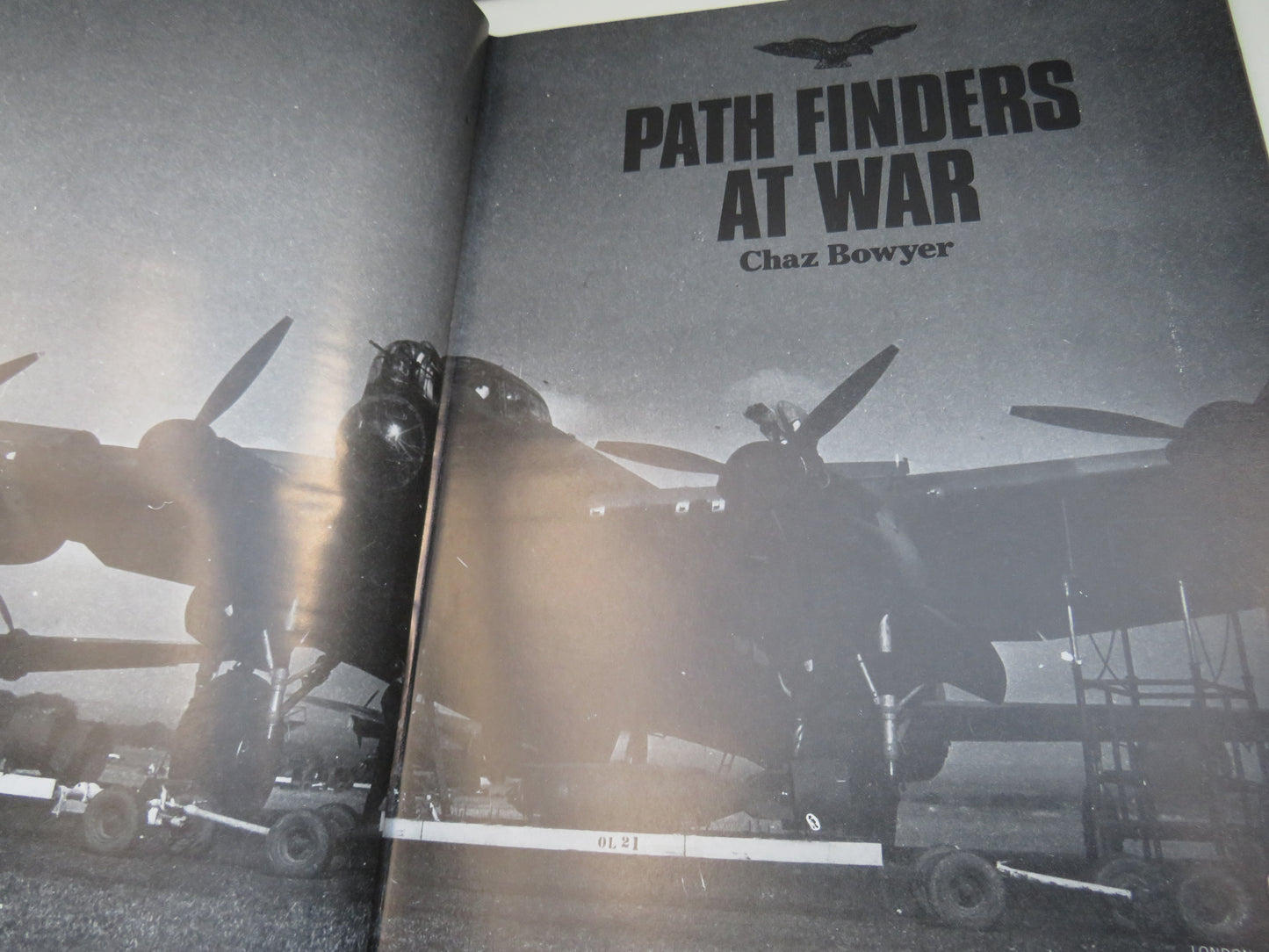 Path Finders At War By Chaz Bowyer 1987