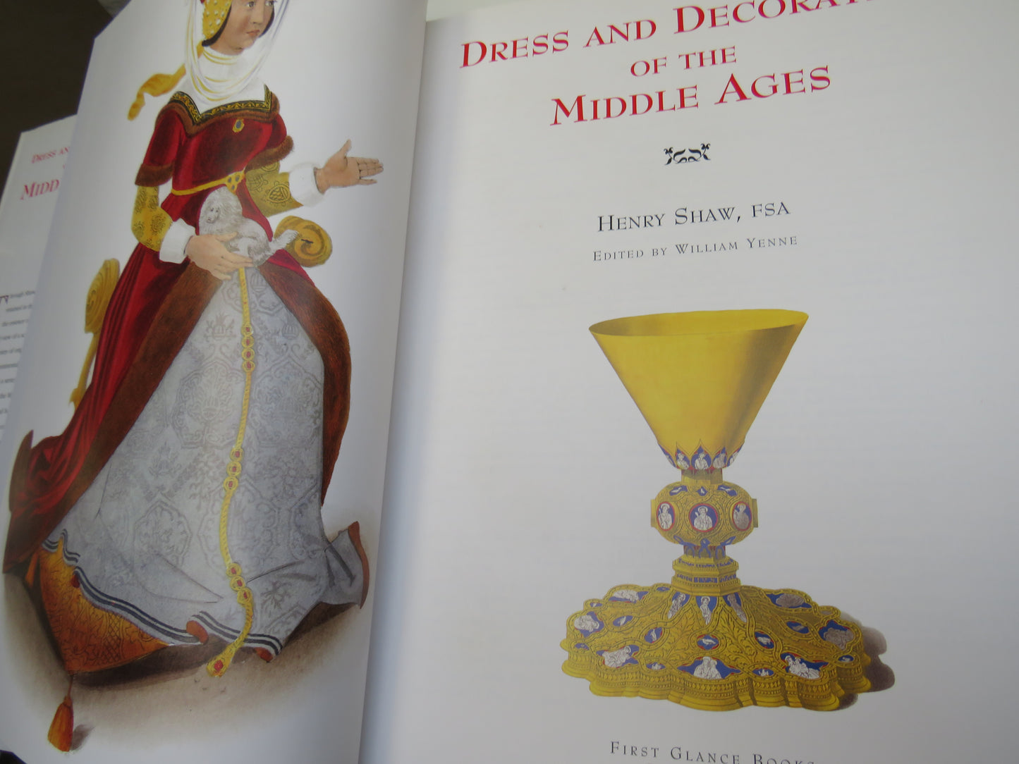 Dress and Decoration of the Middle Ages By Henry Shaw  1998