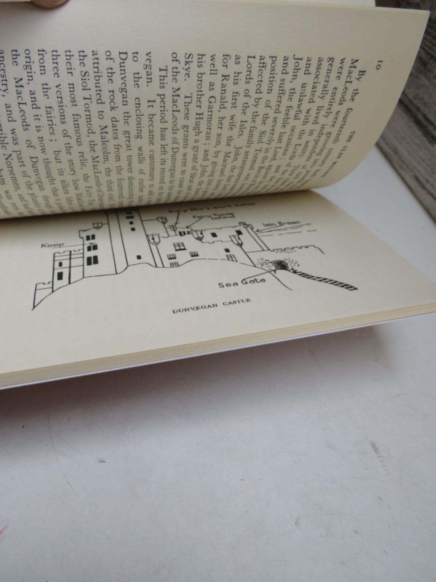 The Clan MacLeod By I.F. Grant 1984