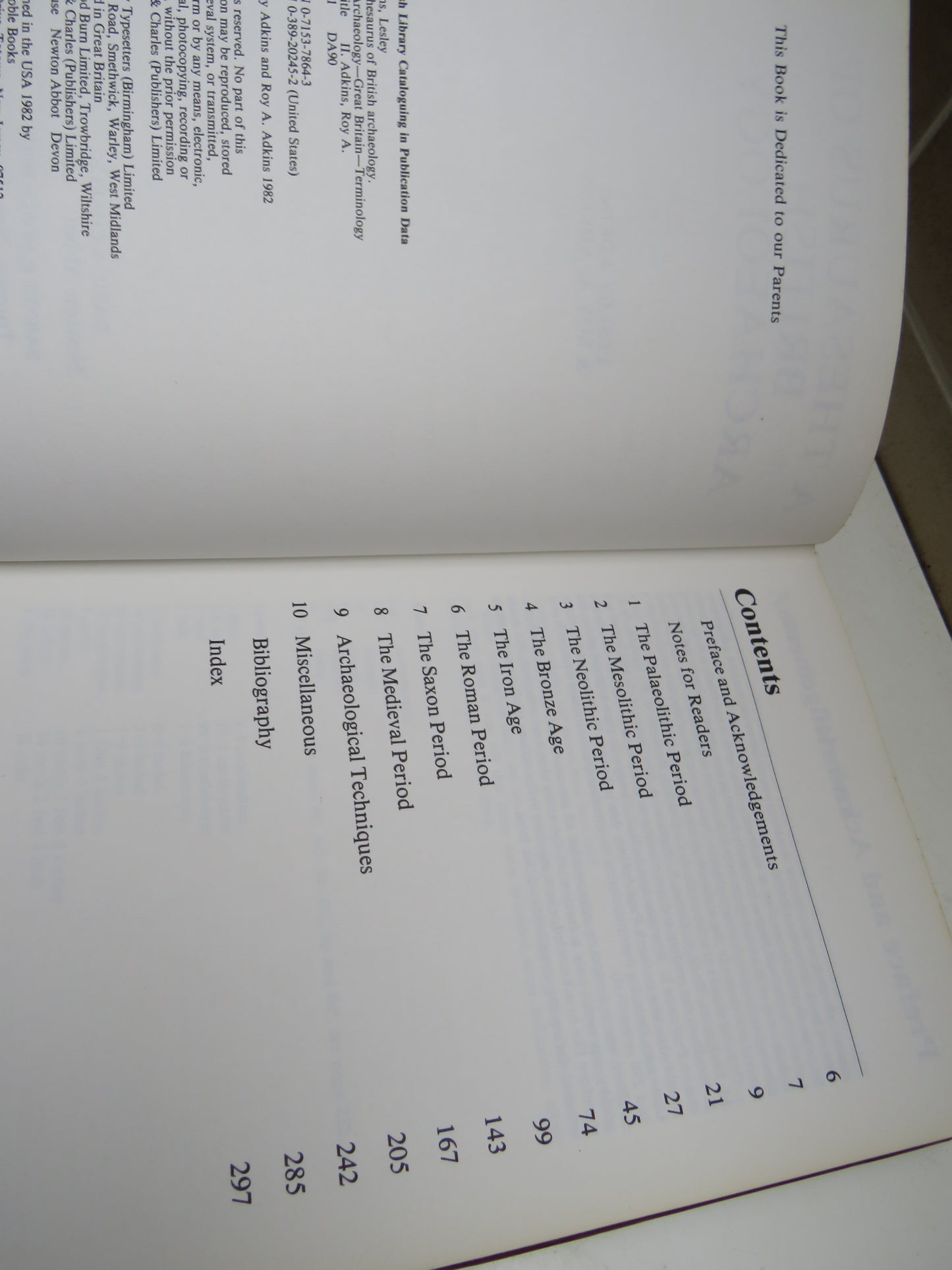 A Thesaurus of British Archaeology By Lesley Adkins & Roy A. Adkins 1982