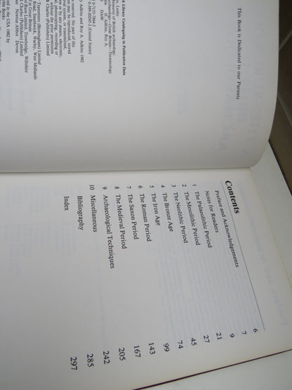 A Thesaurus of British Archaeology By Lesley Adkins & Roy A. Adkins 1982 book image 3