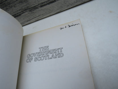 The Government of Scotland By Dr Michael Keating. Dr Arthur Midwinter 1983 book image 3