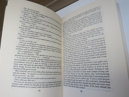 The Shivering Sands By Victoria Holt 1969 book image 4