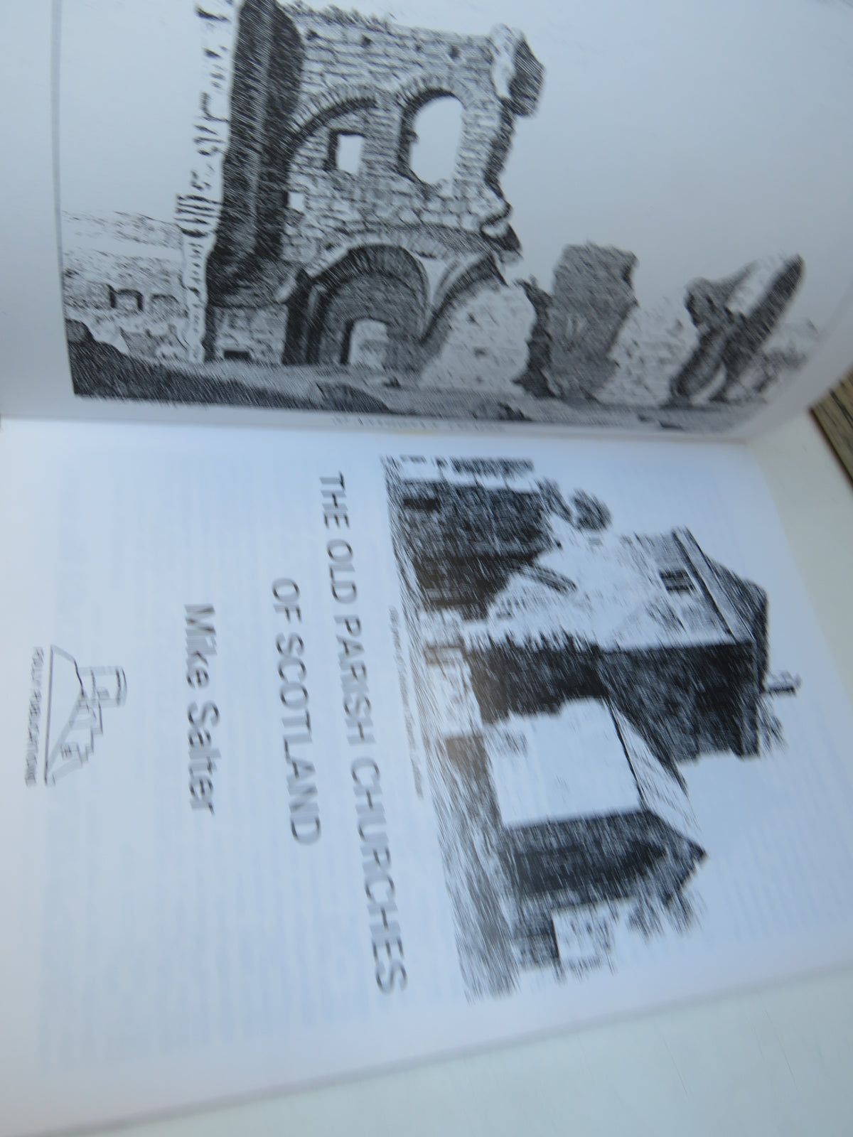The Old Parish Churches of Scotland By Mike Salter 1994