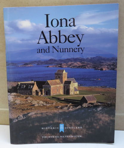 Iona Abbey and Nunnery By Anna Ritchie and Ian Fisher book image 2