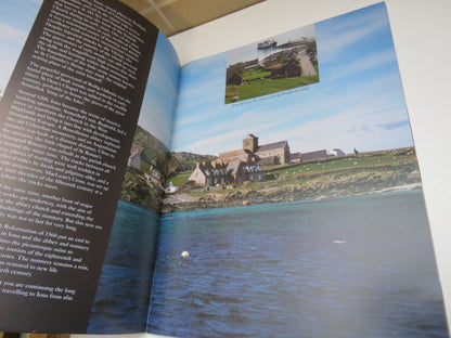 Iona Abbey and Nunnery By Anna Ritchie and Ian Fisher book image 3