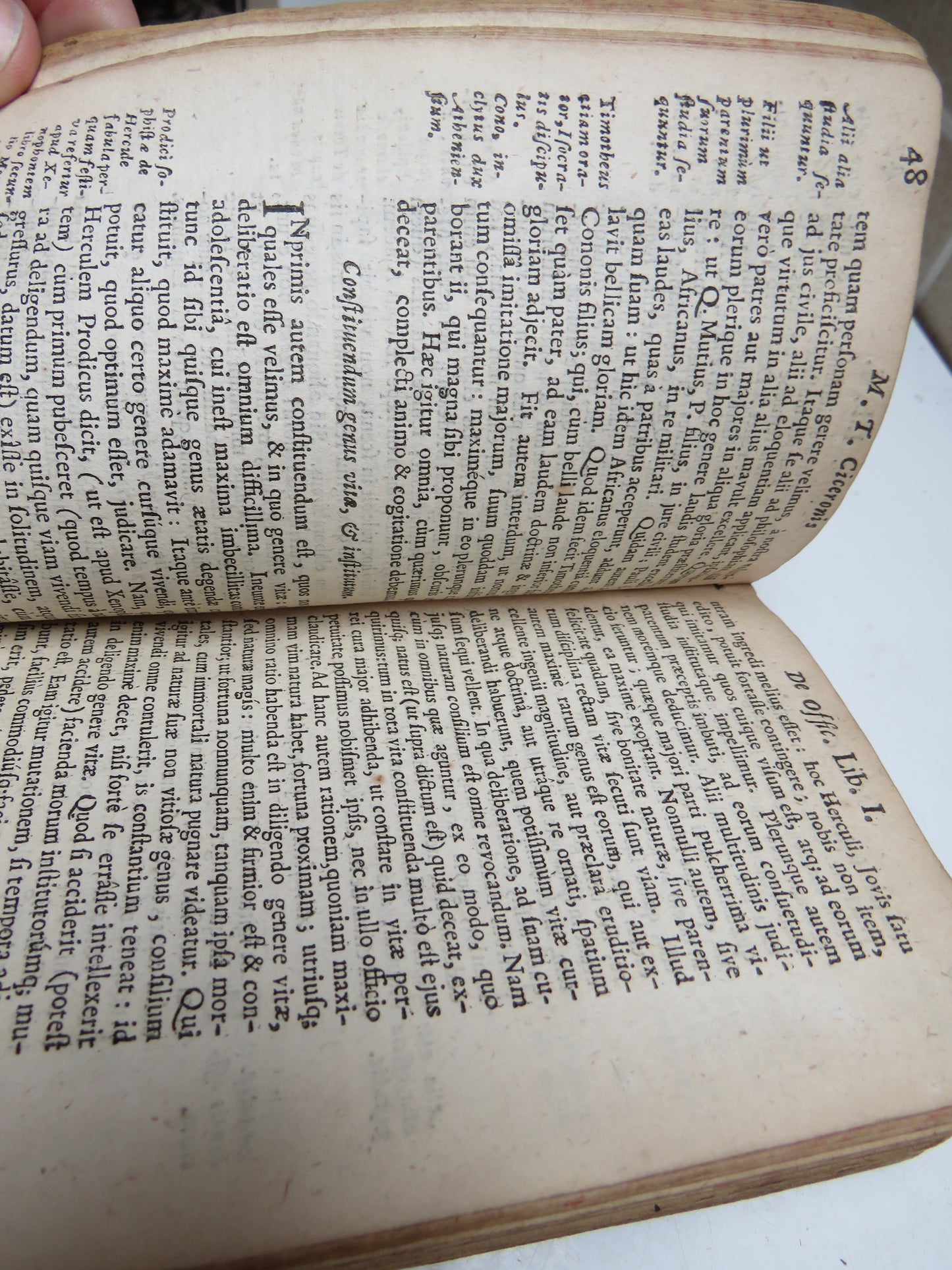 De Officiis M. Tullii Ciceronis Libri III Item, De Amicitia: De Seneitate: Paradoxa: & De Somnio Scipionis 1674