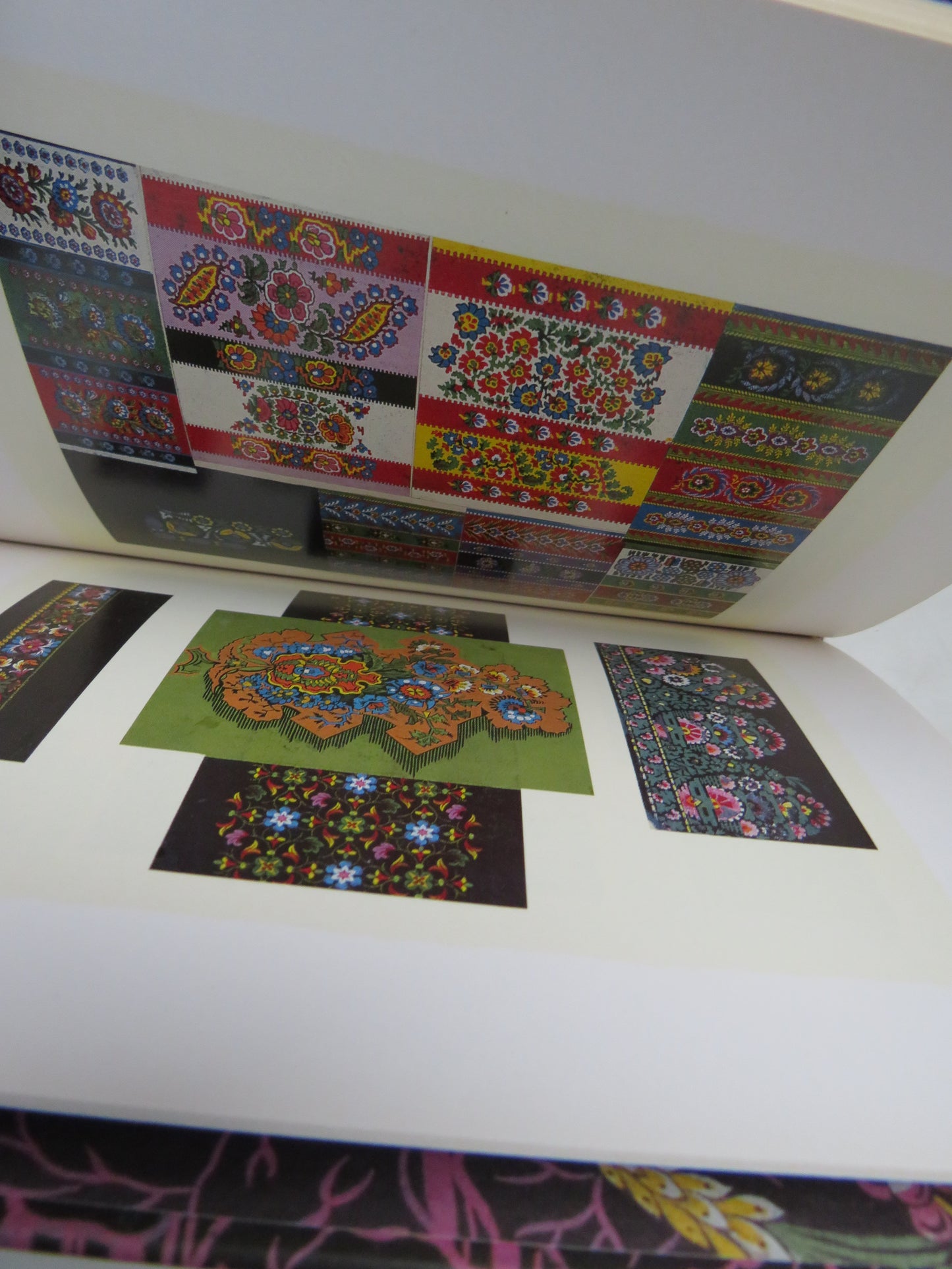 The Victoria and Albert Colour Books - Patterns For Textiles 1988