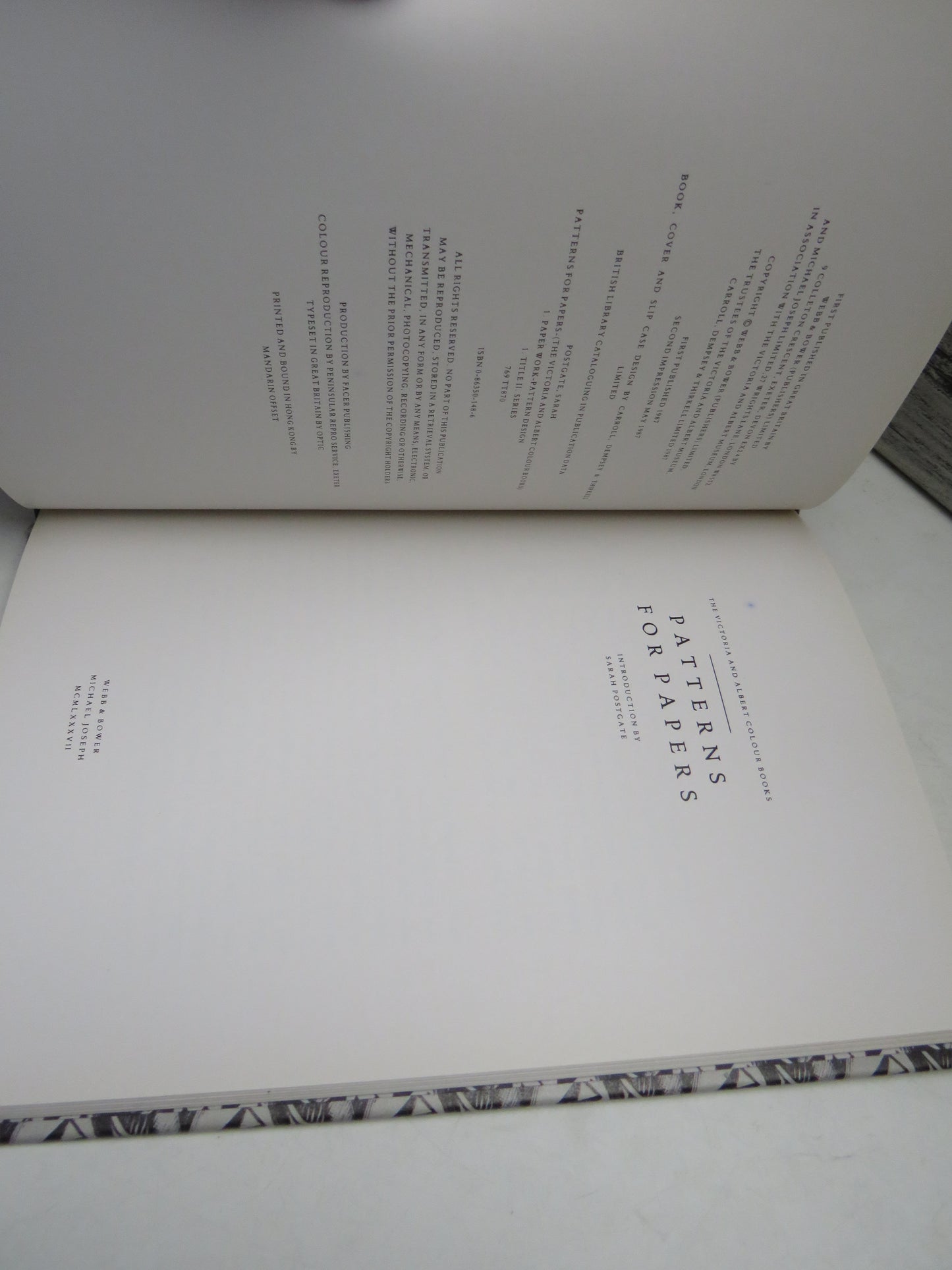 The Victoria and Albert Colour Books - Patterns For Papers 1987