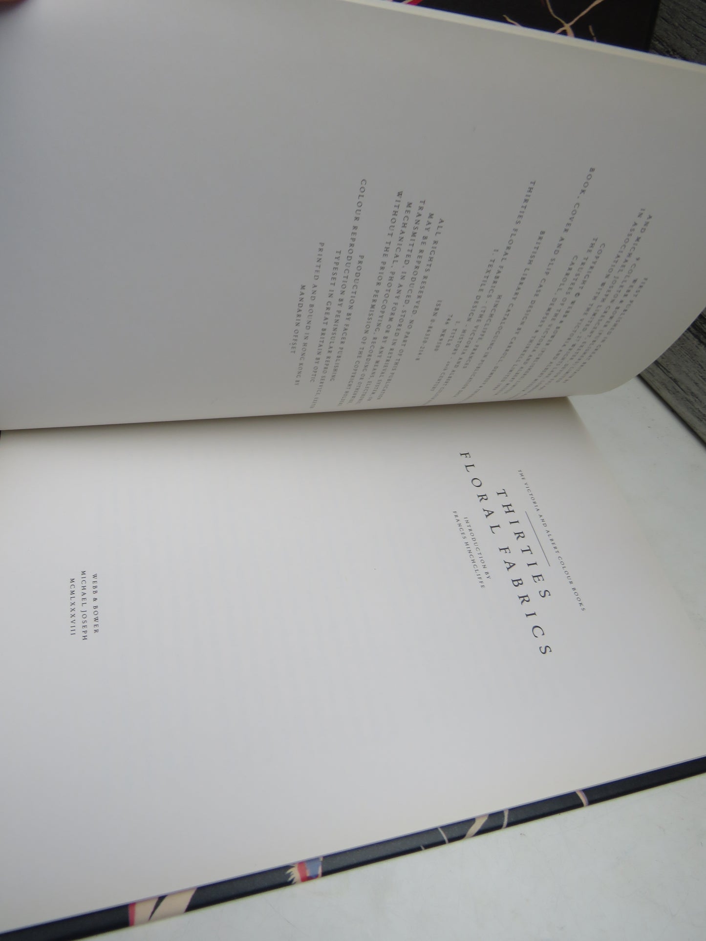 The Victoria and Albert Colour Books - Thirties Floral Fabrics 1988