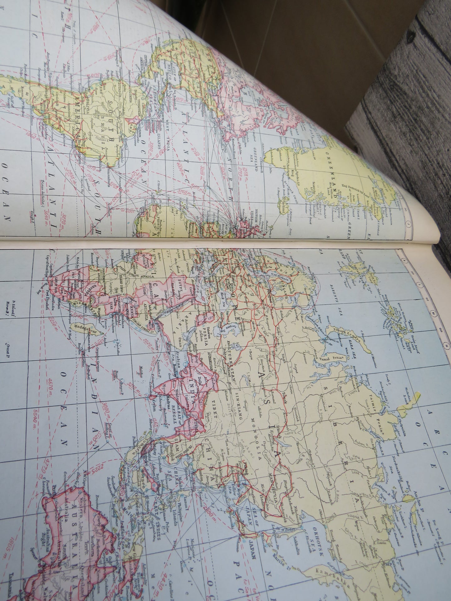 Harmsworth's Atlas of the World and Pictorial Gazetteer With An Atlas of the Great War