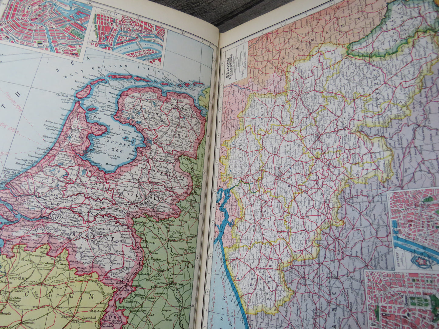 Harmsworth's Atlas of the World and Pictorial Gazetteer With An Atlas of the Great War