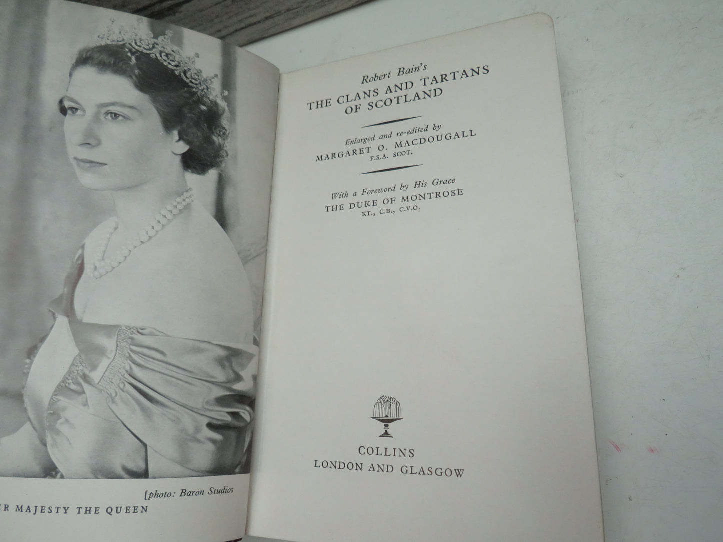 Robert Bain's The Clans and Tartans of Scotland Enlarged and Re-Edited By Margaret O. MacDougall 1954