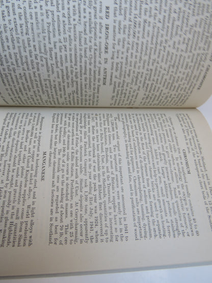 Scotland : A Wealthy Country By Archie Lamont 1945 book image 5
