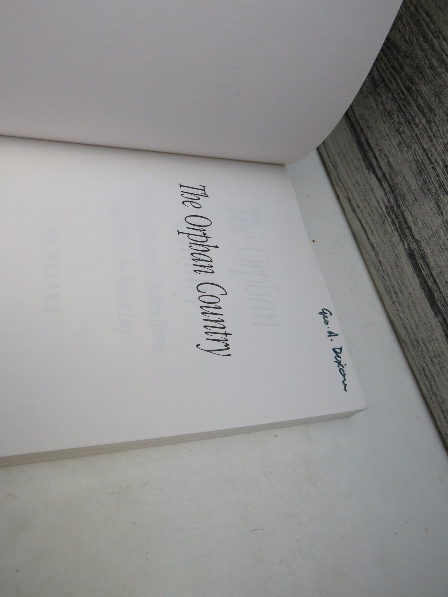 The Orphan Country Children of Scotland's Broken Homes From 1845 to the Present Day Lynn Abrams 1998