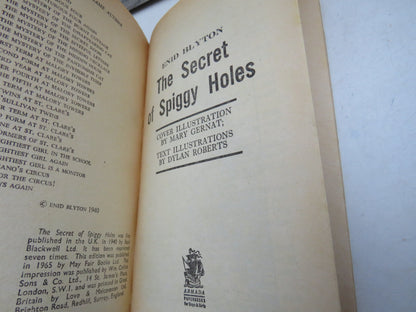 The Secret of Spiggy Holes by Enid Blyton (Vintage Adventure Storybook, 1940) book image 3