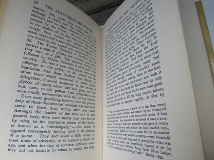 The Staffordshire Potter By Harold Owen 1970