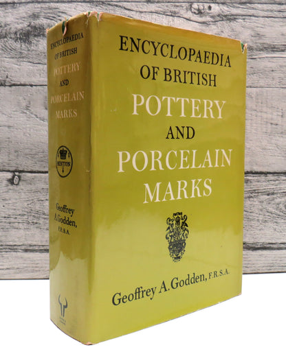 Encyclopaedia of British Pottery and Porcelain Marks By Geoffrey A. Godden 1979