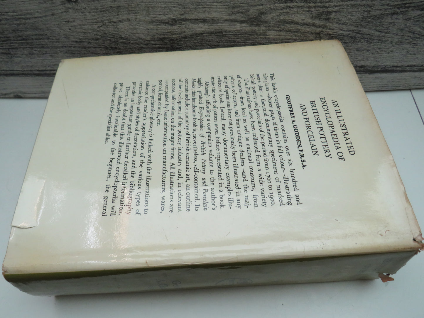 Encyclopaedia of British Pottery and Porcelain Marks By Geoffrey A. Godden 1979