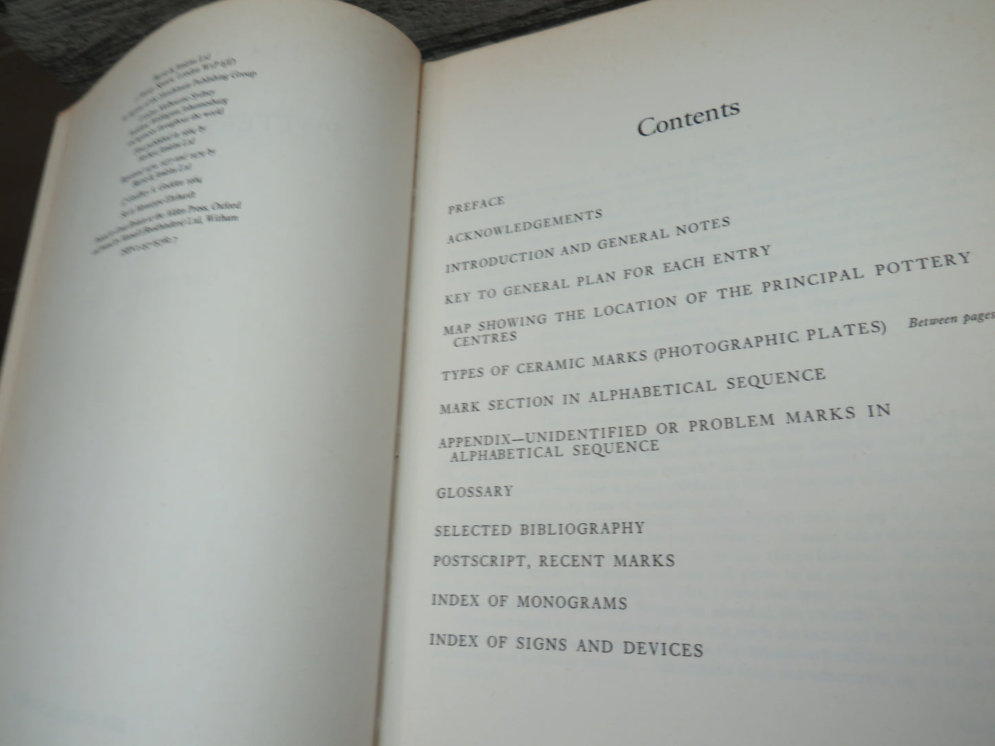 Encyclopaedia of British Pottery and Porcelain Marks By Geoffrey A. Godden 1979