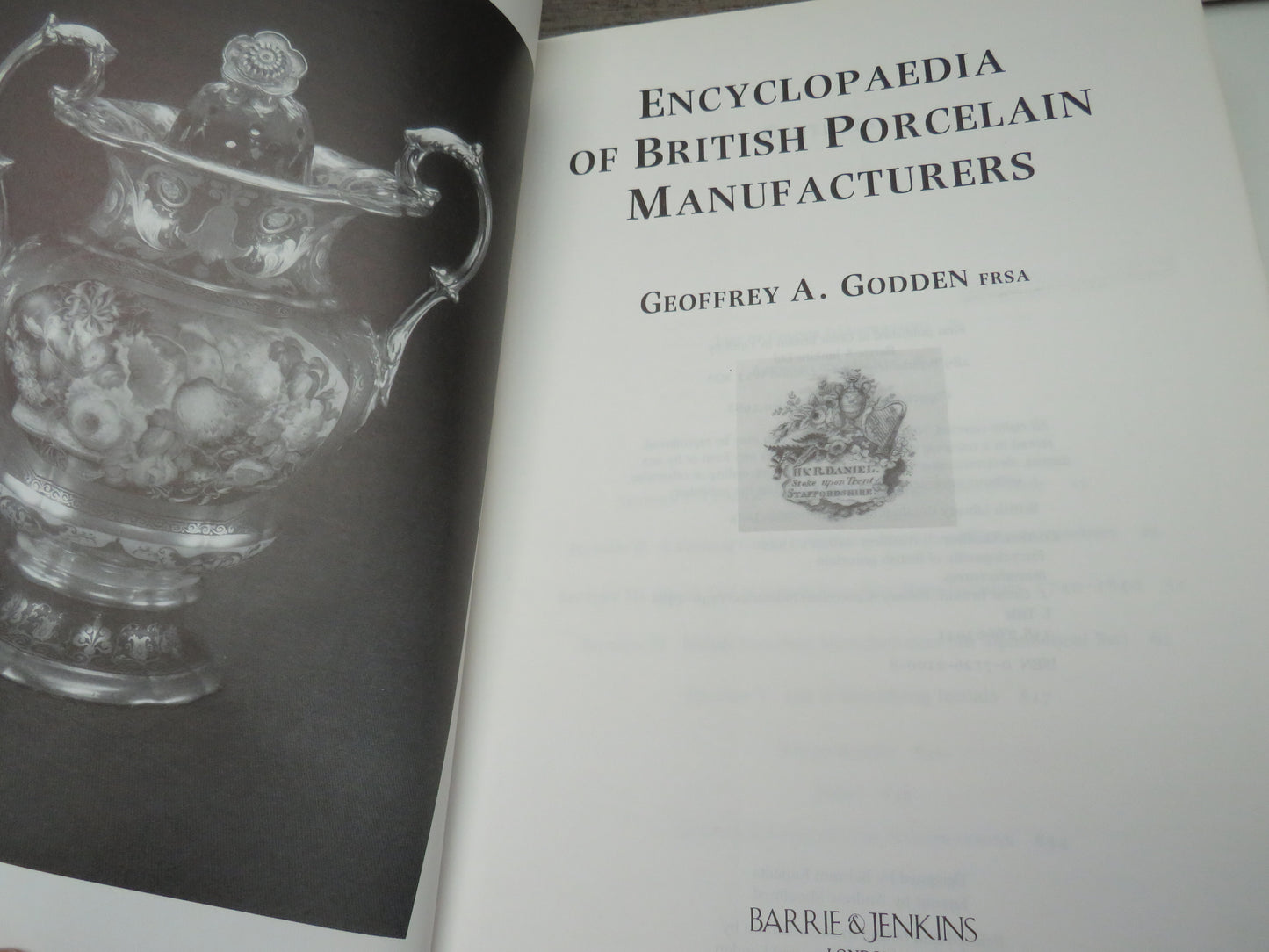 Encyclopaedia of British Porcelain Manufactures By Geoffrey A. Godden 1988