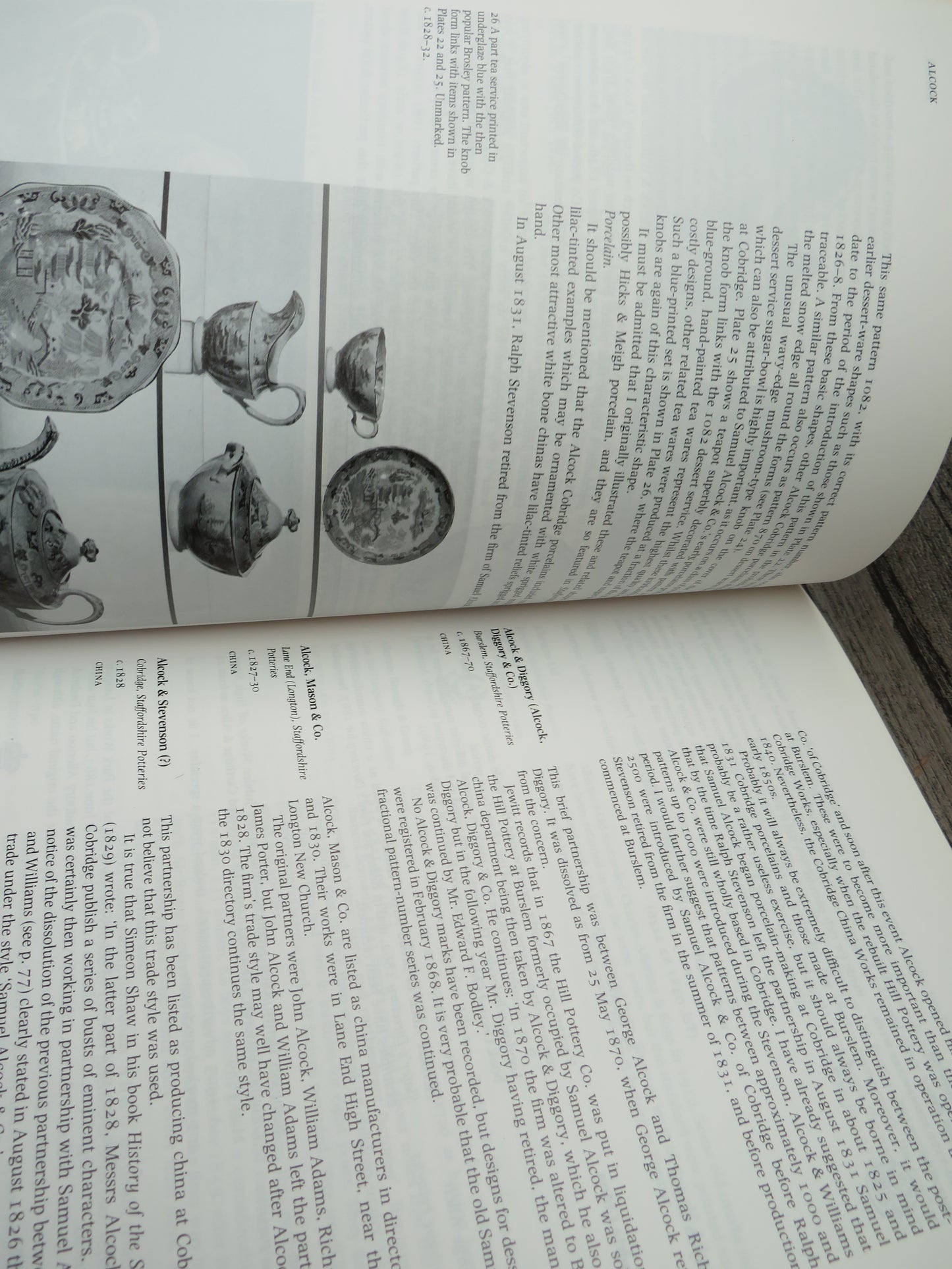 Encyclopaedia of British Porcelain Manufactures By Geoffrey A. Godden 1988